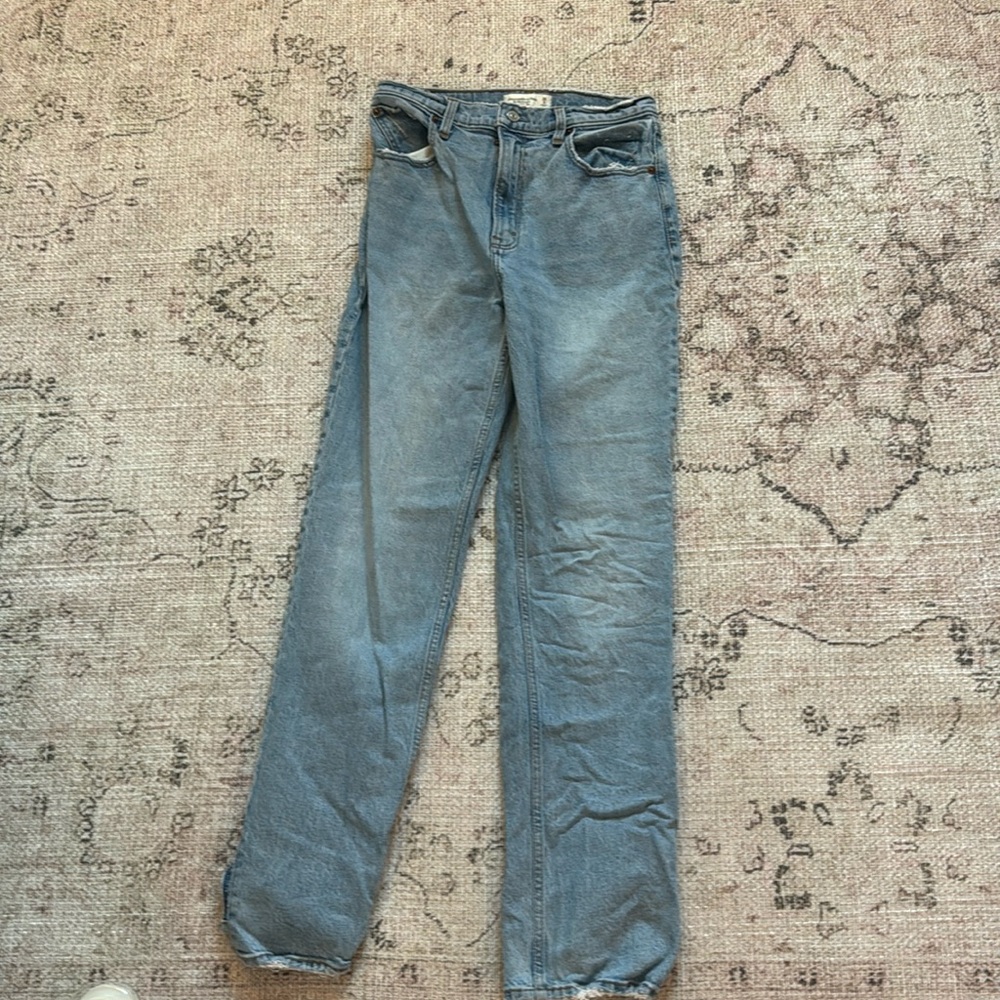 Abercrombie 90’s High rise straight ultra high rise with small slits